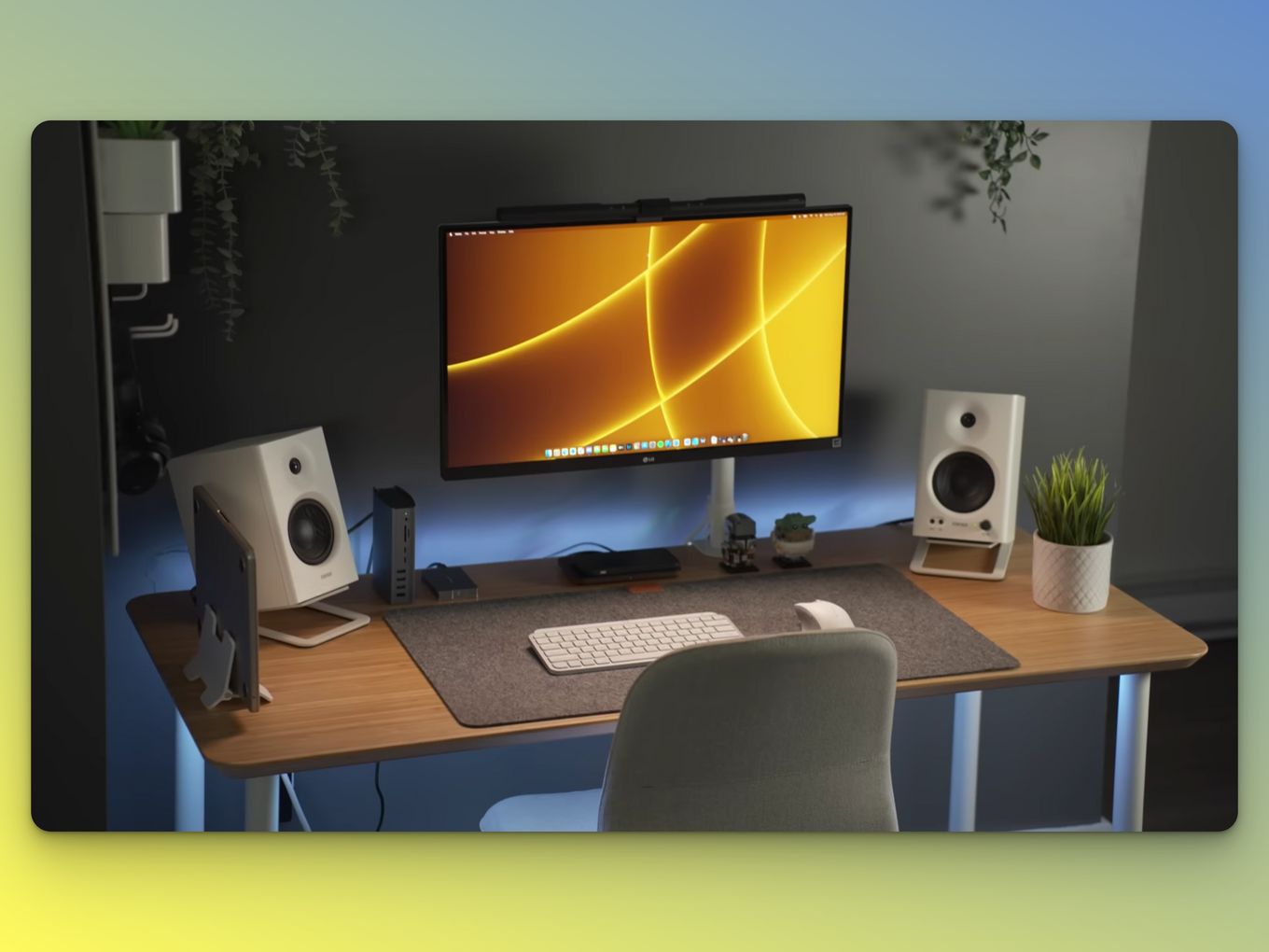 Basic Mac Desktop With Speakers