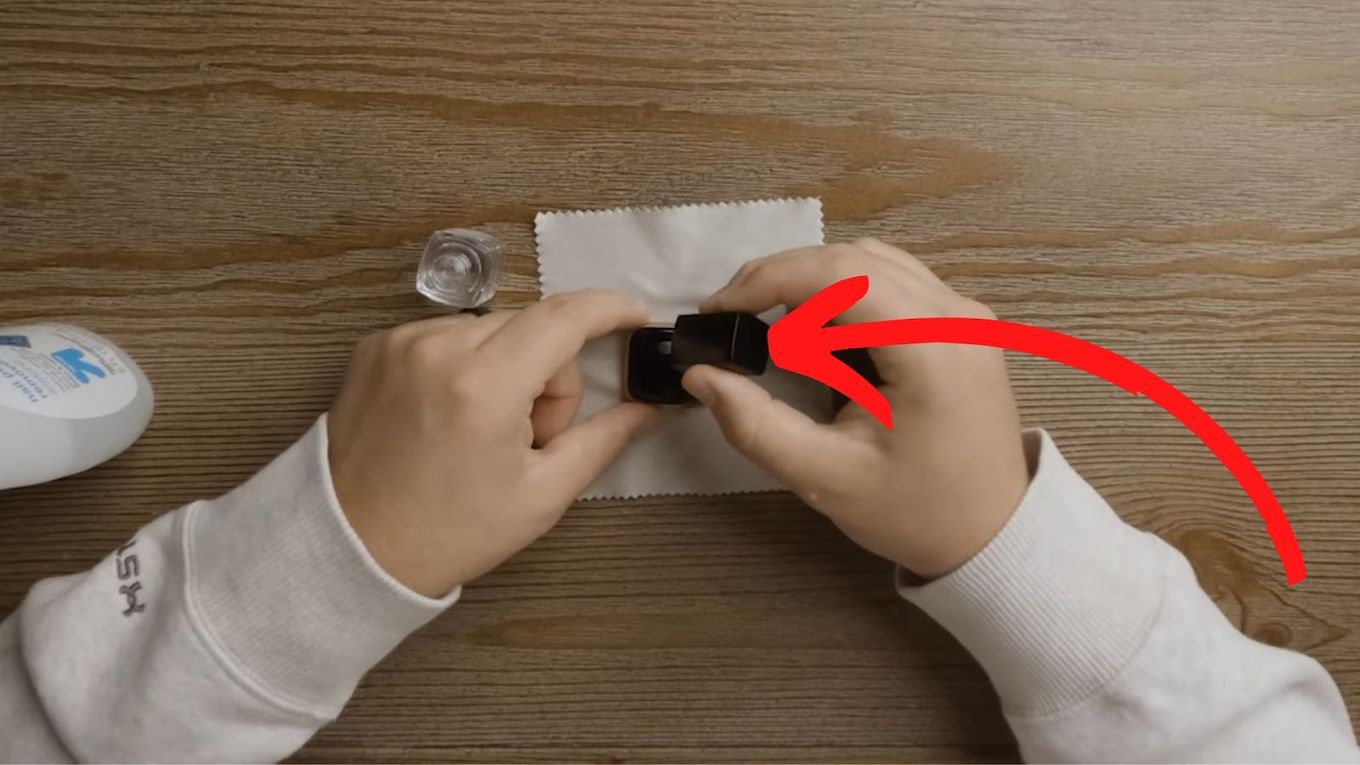 Easy Ways to Remove Scratches from Watch Glass: 8 Steps